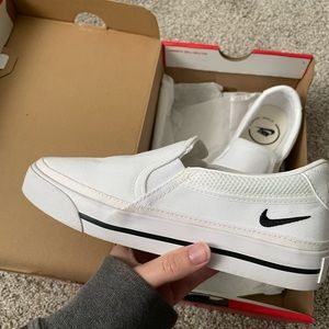 Nike slip on tennis shoes